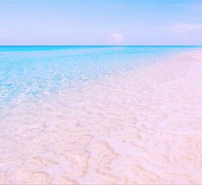 Khloe Kardashian, Turks and Caicos, Instagram